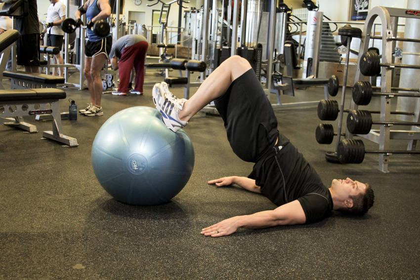 Ball Leg Curl start and end position