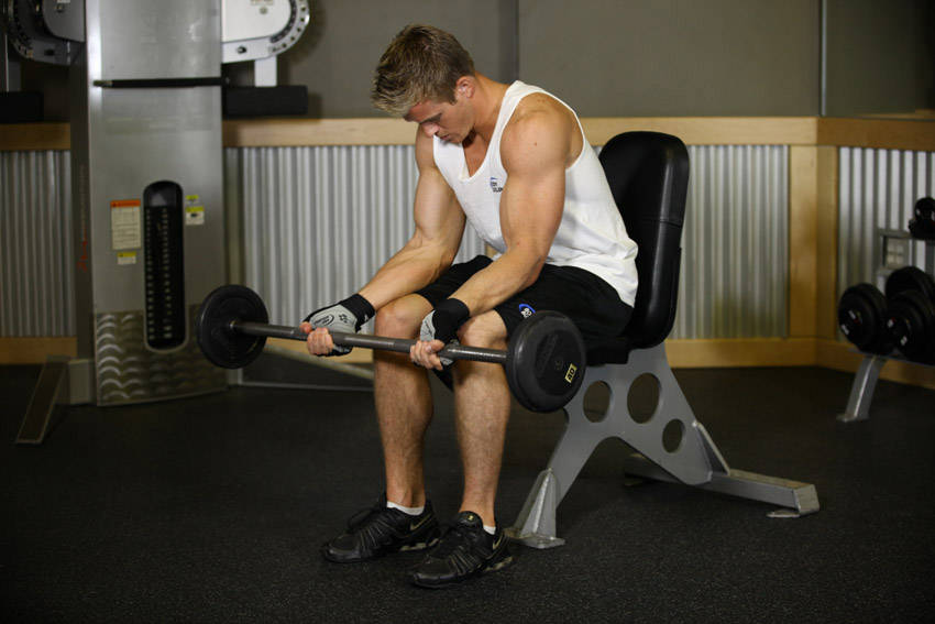 Barbell Wrist Curl start and end position