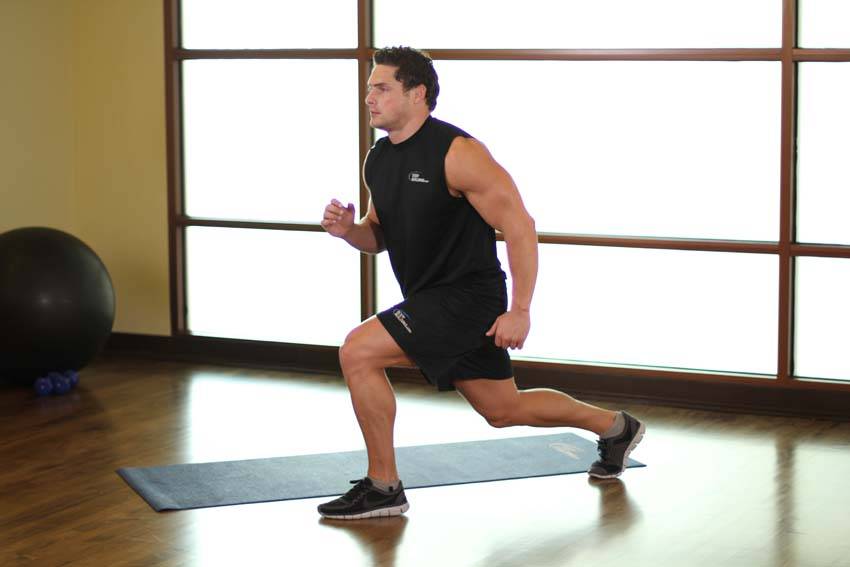 Bulgar Split Squat hareketi başlangıç ve bitiş pozisyonu