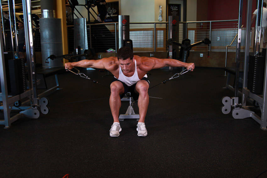 Cable Lateral Raise start and end position