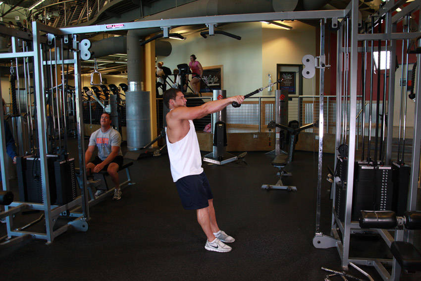 Cable Rope Rear-Delt Rows start and end position