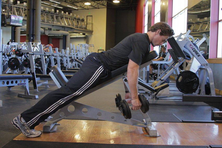 Chest-Supported Dumbbell Row start and end position