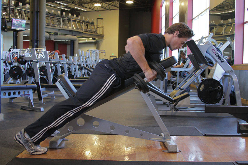 Chest-Supported Dumbbell Row start and end position
