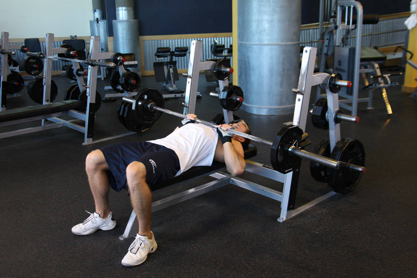 Close-Grip Bench Press start and end position