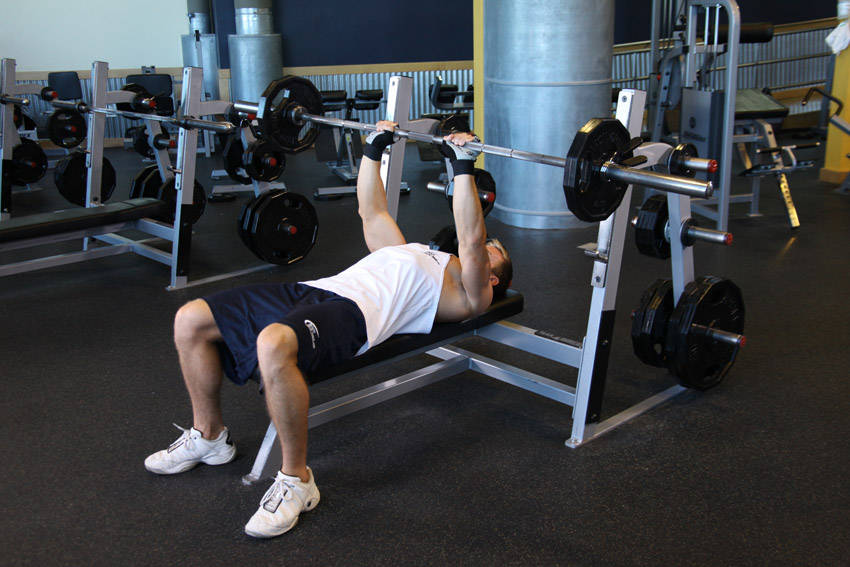 Close-Grip Bench Press start and end position