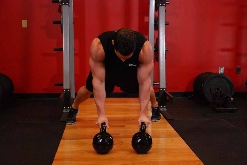 Dambıl Renegade Row hareketi başlangıç ve bitiş pozisyonu