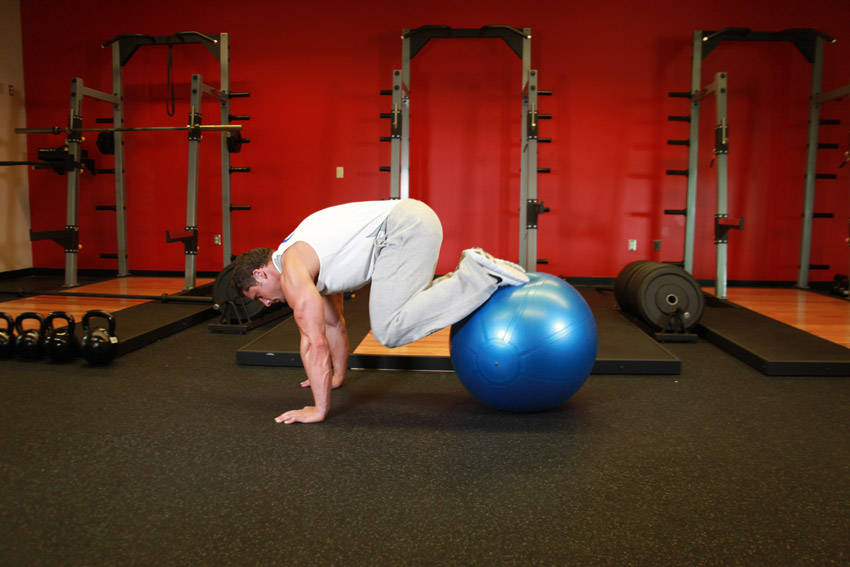 Exercise Ball Pull-In start and end position