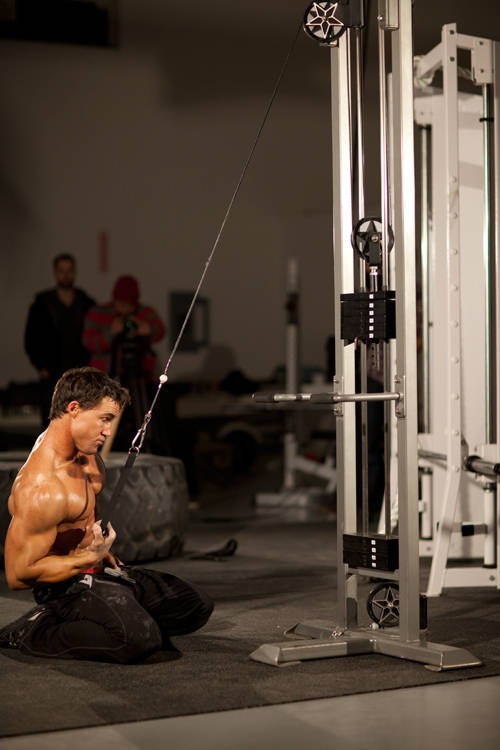 Kneeling Single-Arm High Pulley Row start and end position