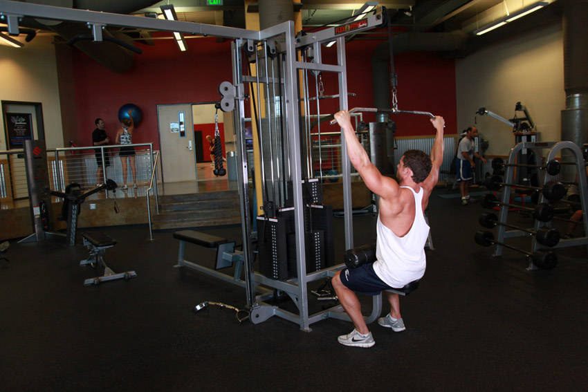 Lat Pulldown start and end position