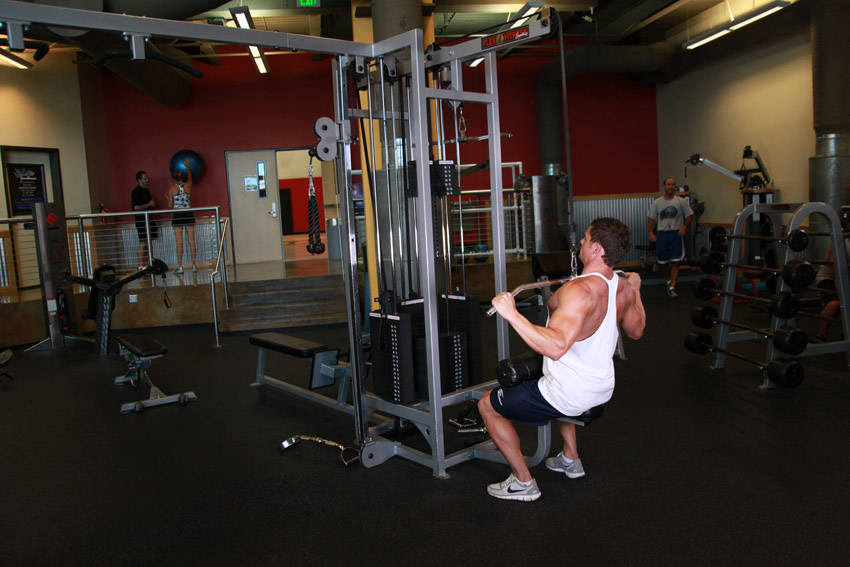 Lat Pulldown start and end position