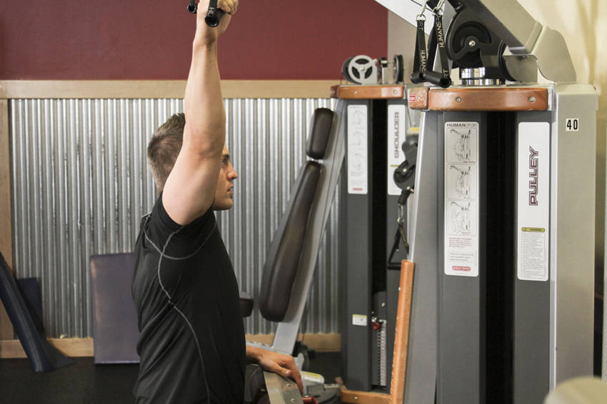 One Arm Lat Pulldown start and end position