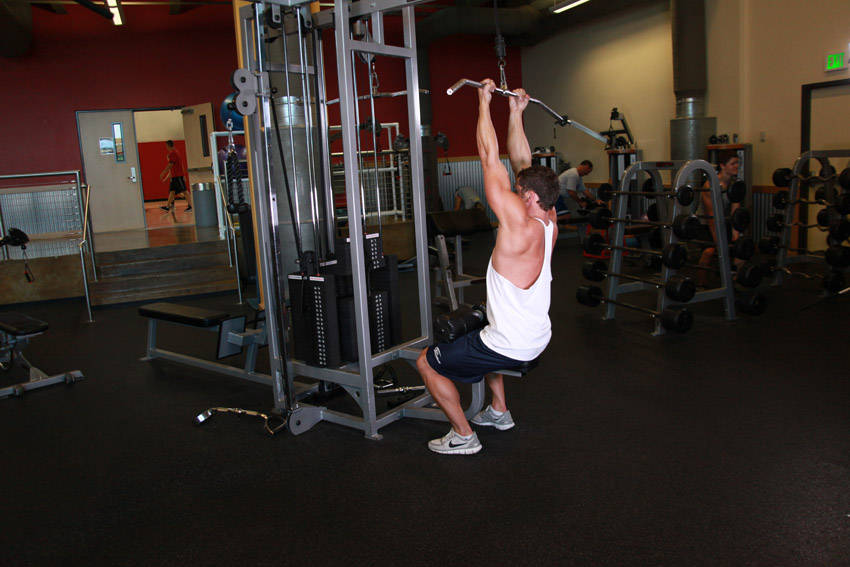 Reverse-Grip Lat Pulldown start and end position