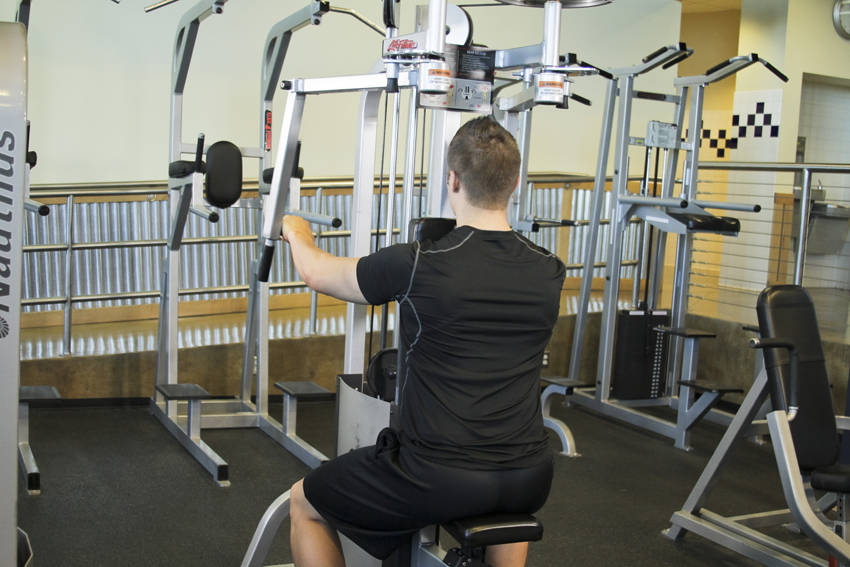Reverse Pec Deck start and end position