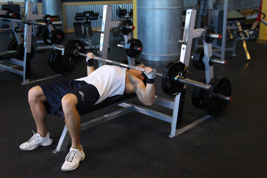 Wide-Grip Barbell Bench Press start and end position
